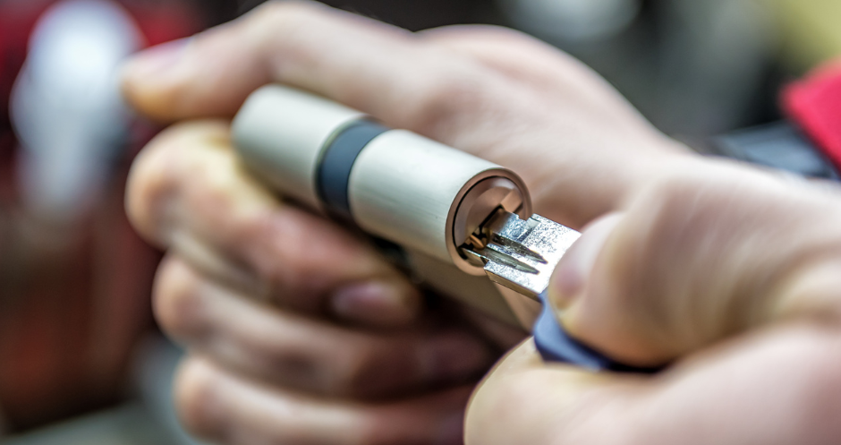 Schließanlagenzylinder zur Montage bereit