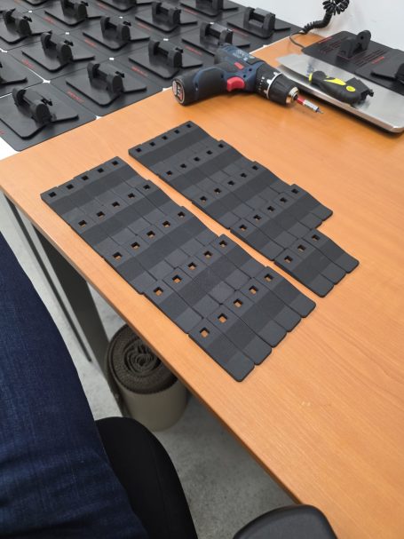 Mehrere 3D gedruckte Spindriegel auf einem Tisch bei Schlüssel Schalk Augsburg
